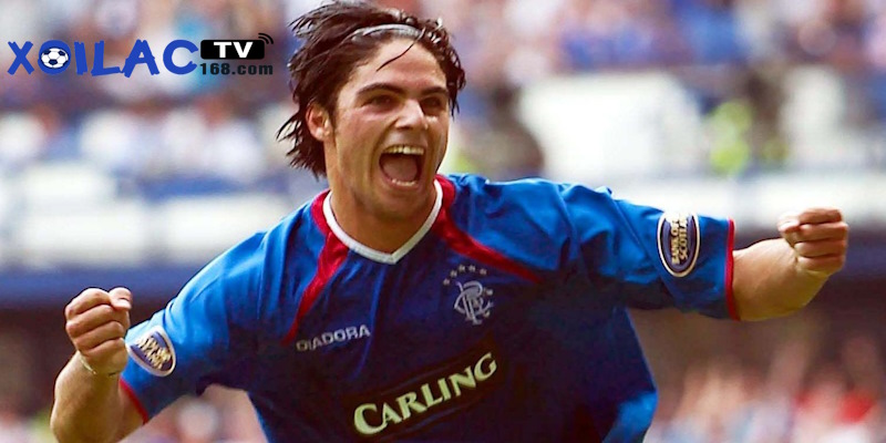 Arteta ký hợp đồng trở thành cầu thủ của Rangers vào năm 2002